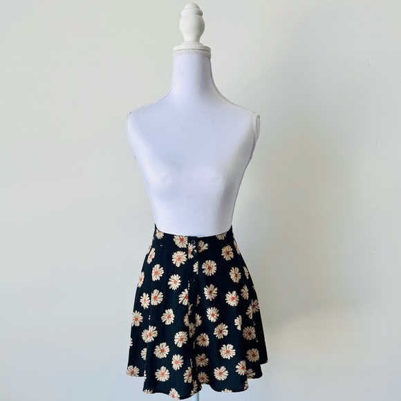 Vintage 90s Daisy Skater Skirt 🌼 - Picture 8 of 9